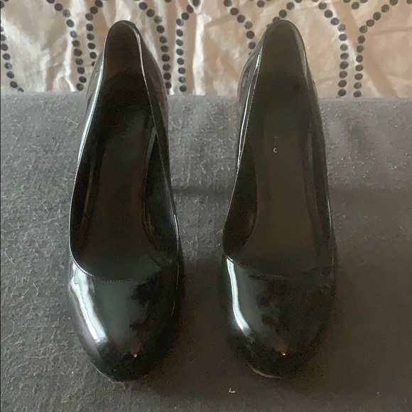 Cole Haan black patent leather pumps size 5 - Picture 1 of 4
